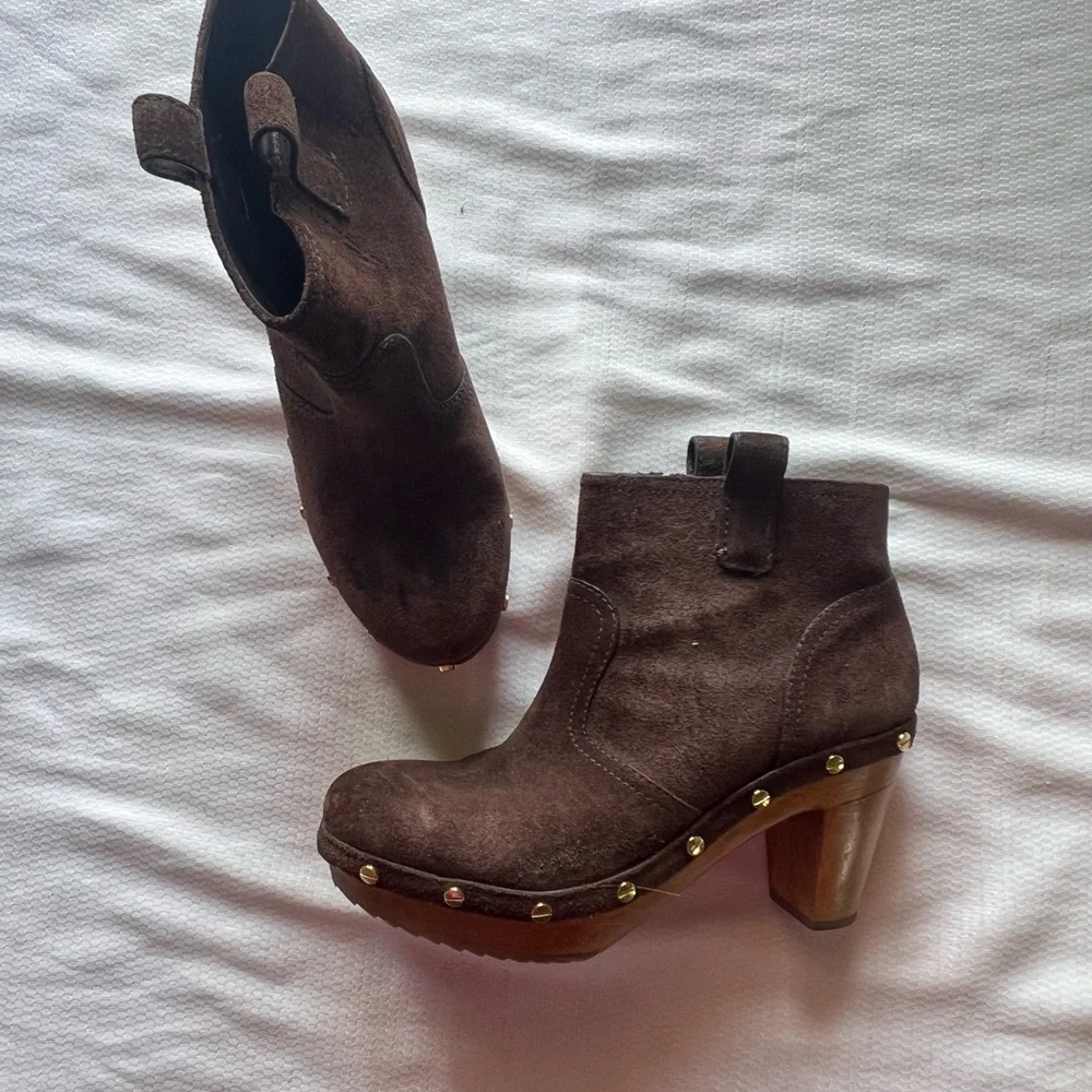 Tory Burch Brown Heeled Boots with Gold Accents‎
